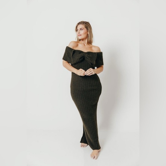 Worth Collective Dresses & Skirts - Worth Collective Aston Bow Front Maxi Sweater Dress in
Dark Green -Bump Friendly